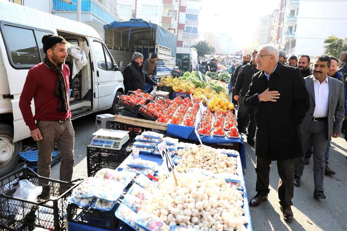 Başkan Güder, pazarcı esnafının taleplerini dinledi