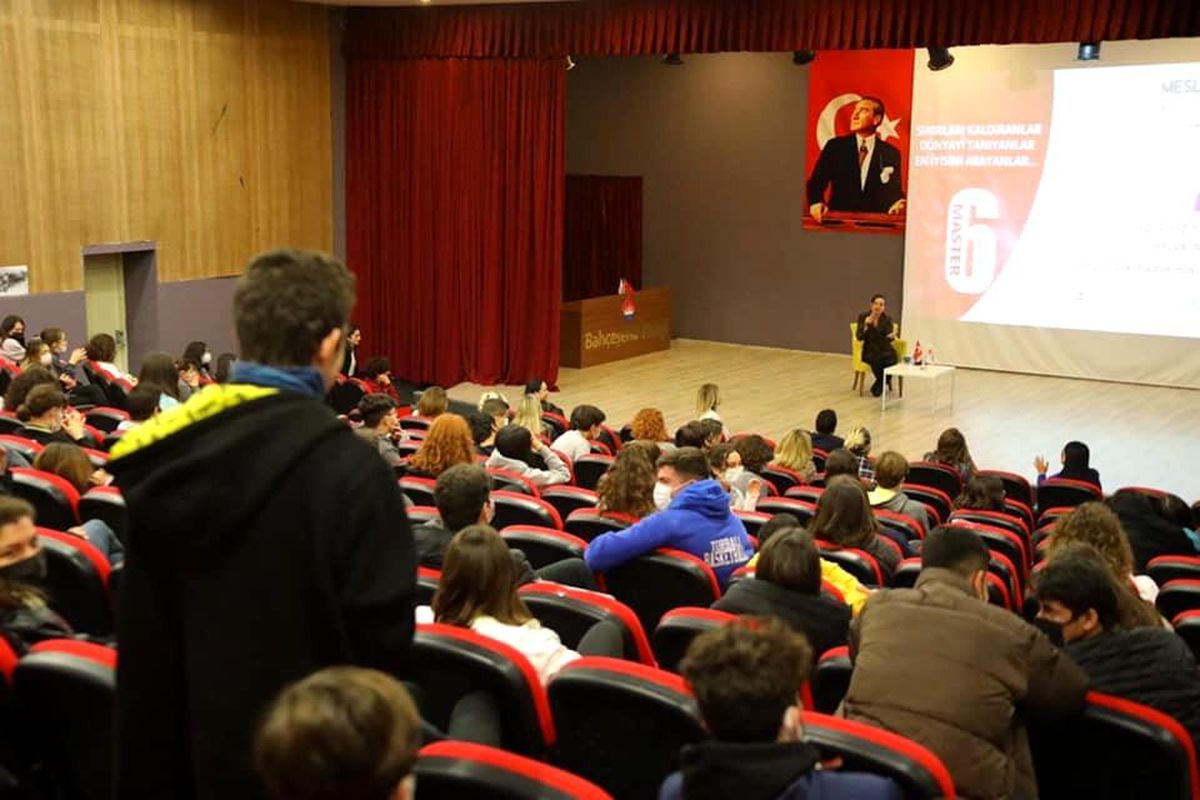 Başkan Sengel: 'Gençlerin yaşadıkları kentle ilgili hayal kurabilmesini istiyorum'