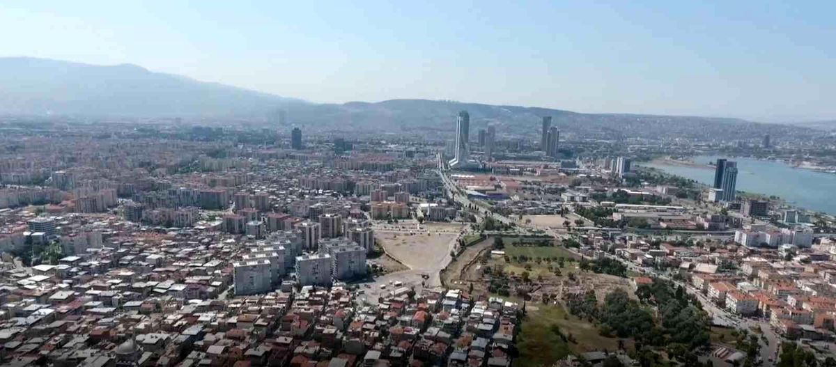 Bayraklı\'da 40 yıllık sorun çözüldü: "Bayraklı\'yı yeniden planlıyoruz"