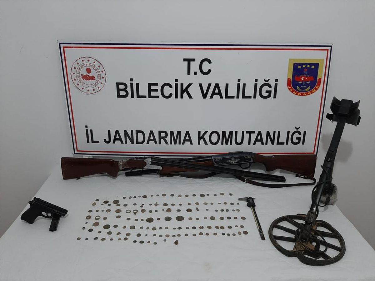 Son dakika haberi! Bilecik\'te evinde tarihi eser niteliğinde objeler bulunan zanlı gözaltına alındı