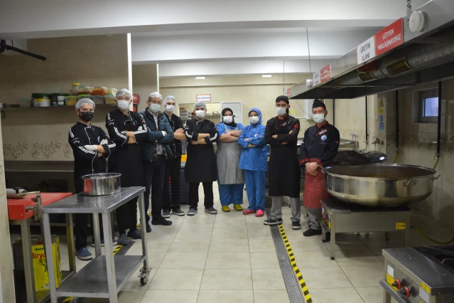 ÇANAKKALE - Taşımalı eğitim okullarının yemeklerini öğrenciler pişiriyor