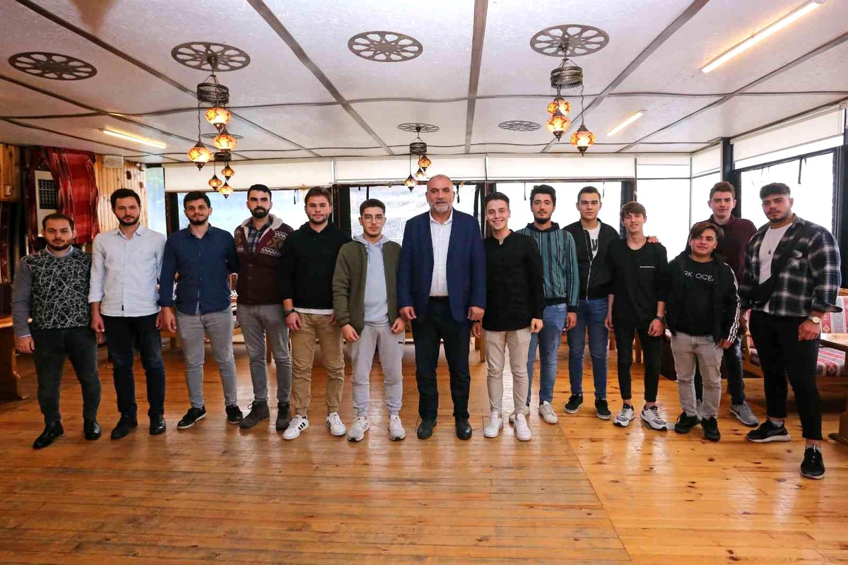 Canik\'te üniversite öğrencilerinin elektrik, su ve doğal gaz faturalarına belediyeden destek