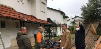 Çeşme'de oluşan hortum bazı evlerin çatılarına zarar verdi (2)