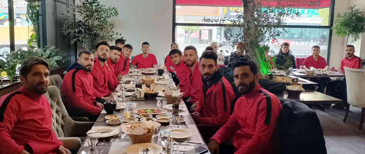 Cevahir Kafe Restoran\'dan Van Gölüspor\'a moral kahvaltısı