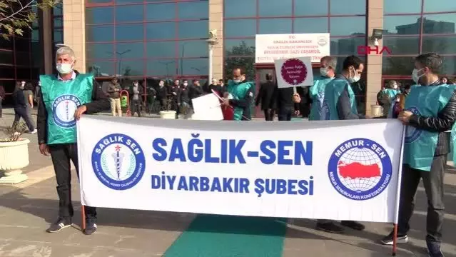 DİYARBAKIR'DA SAĞLIK ÇALIŞANLARINDAN 'ZAM' TEPKİSİ