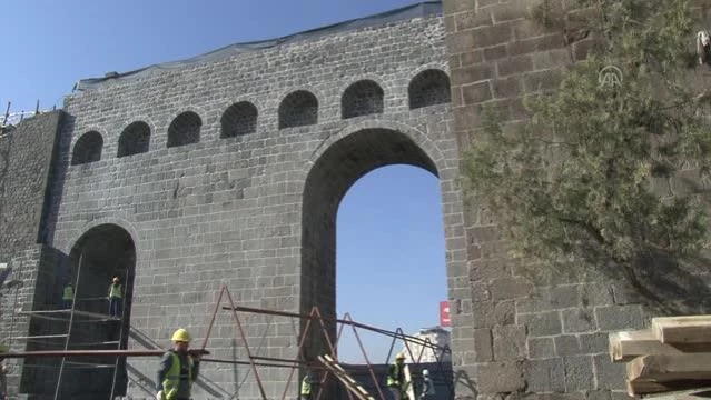 DİYARBAKIR - Tarihi Urfakapı araç trafiğine açıldı