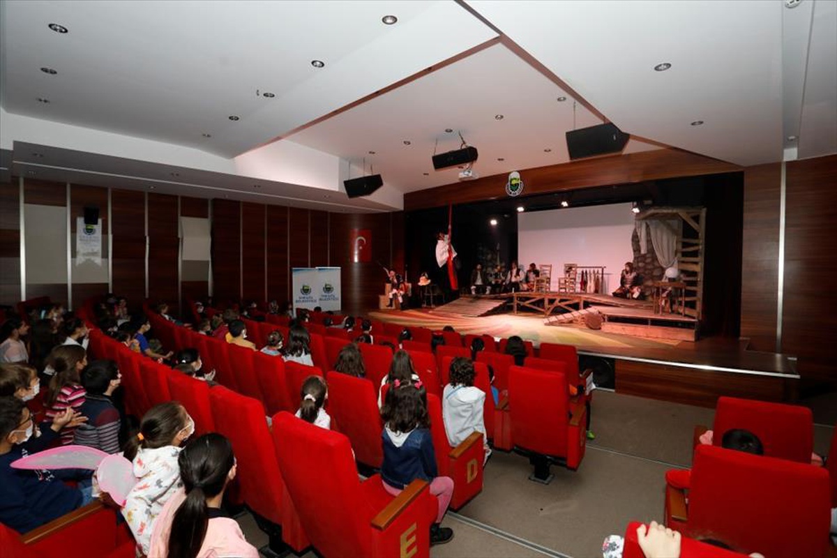 İnegöl\'de çocuklar sanatla büyüyor