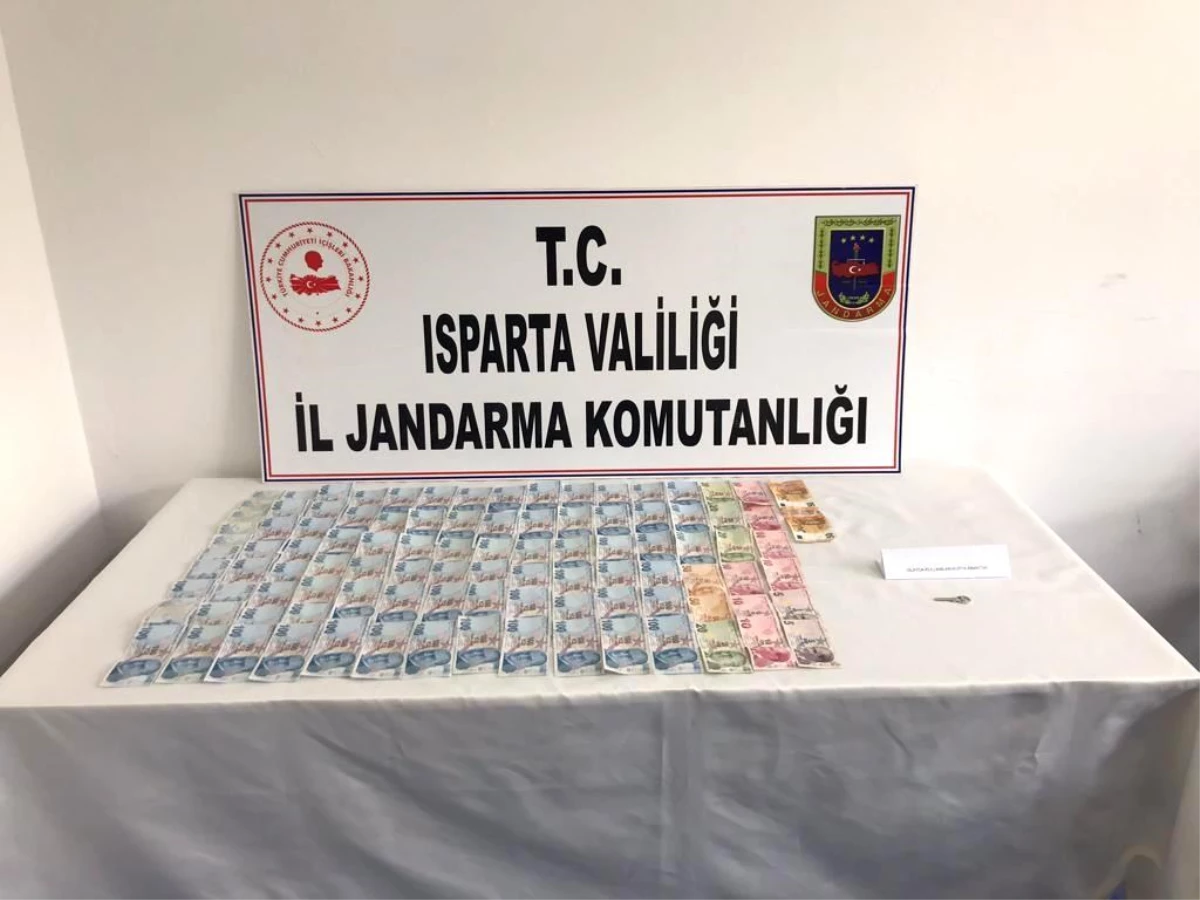 Isparta\'da çaldıkları paralar ile yakalanan 3 kişi tutuklandı