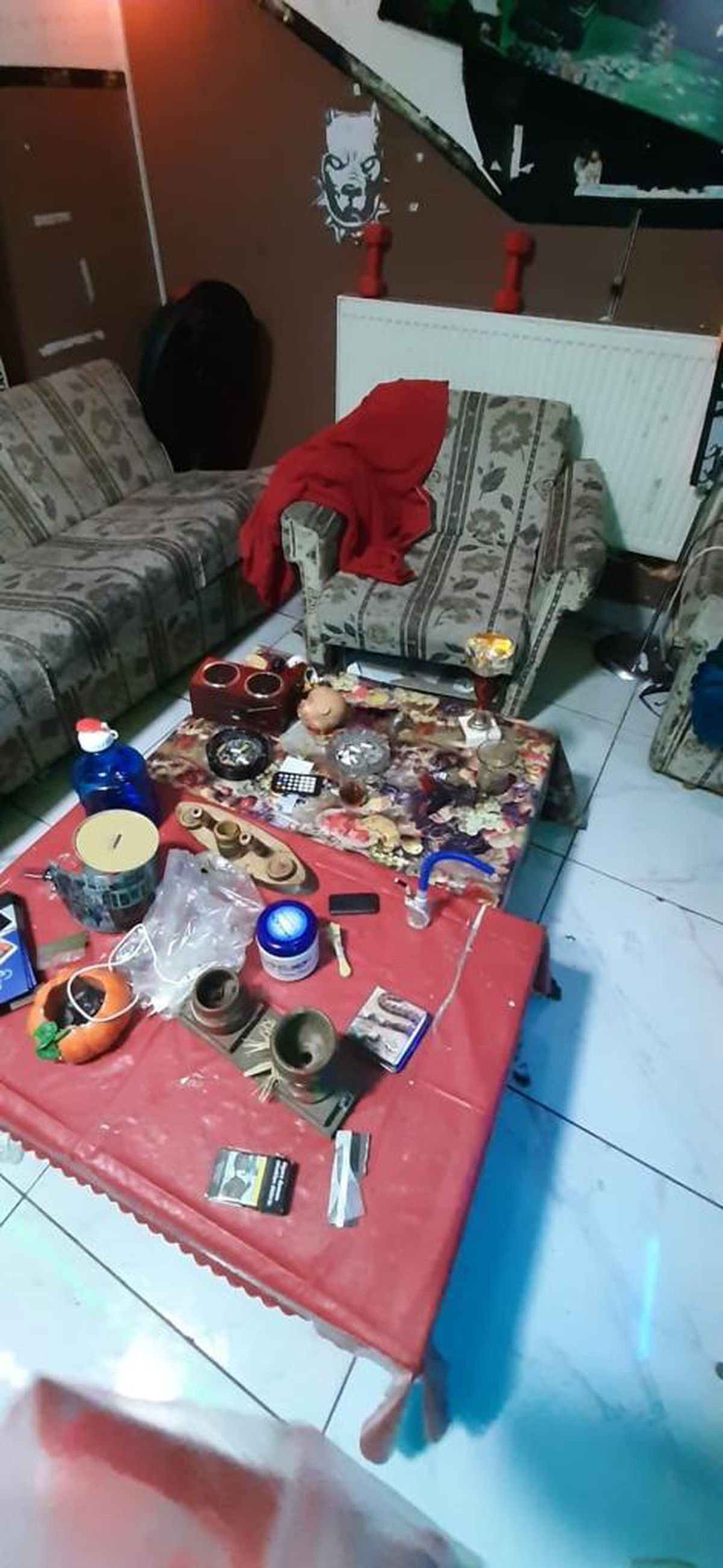 Isparta\'da erkek kuaföründe yakalanan 2 uyuşturucu zanlısı tutuklandı