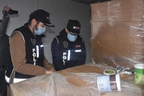 İzmir'de 42 ton kaçak nargile tütünü ele geçirildi