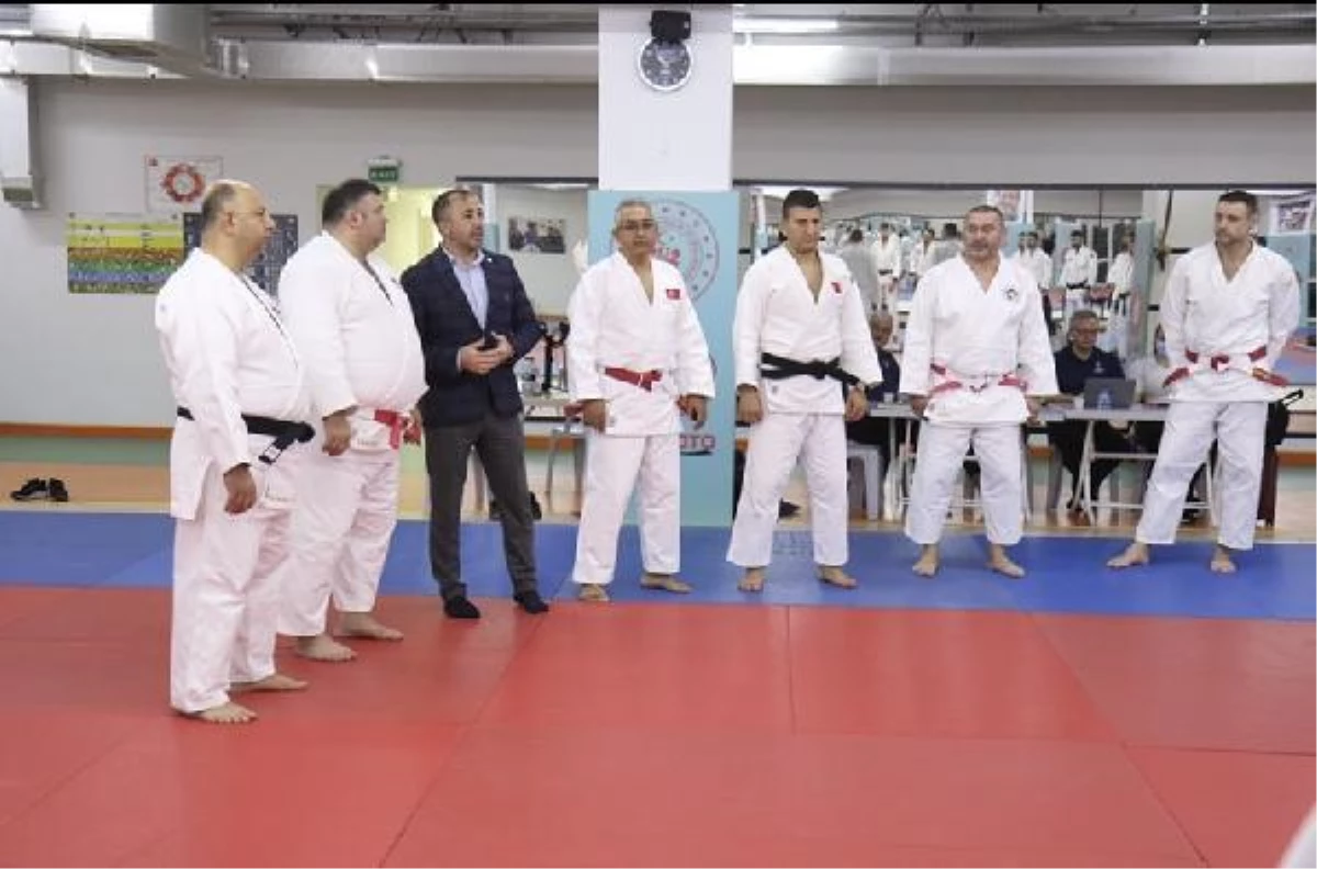 Judo Federasyonu Başkanı Huysuz, IJF Akademi\'ye katılanlarla buluştu