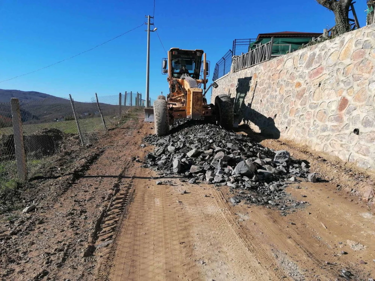 Kandıra ve Körfez\'de köy yollarına bakım