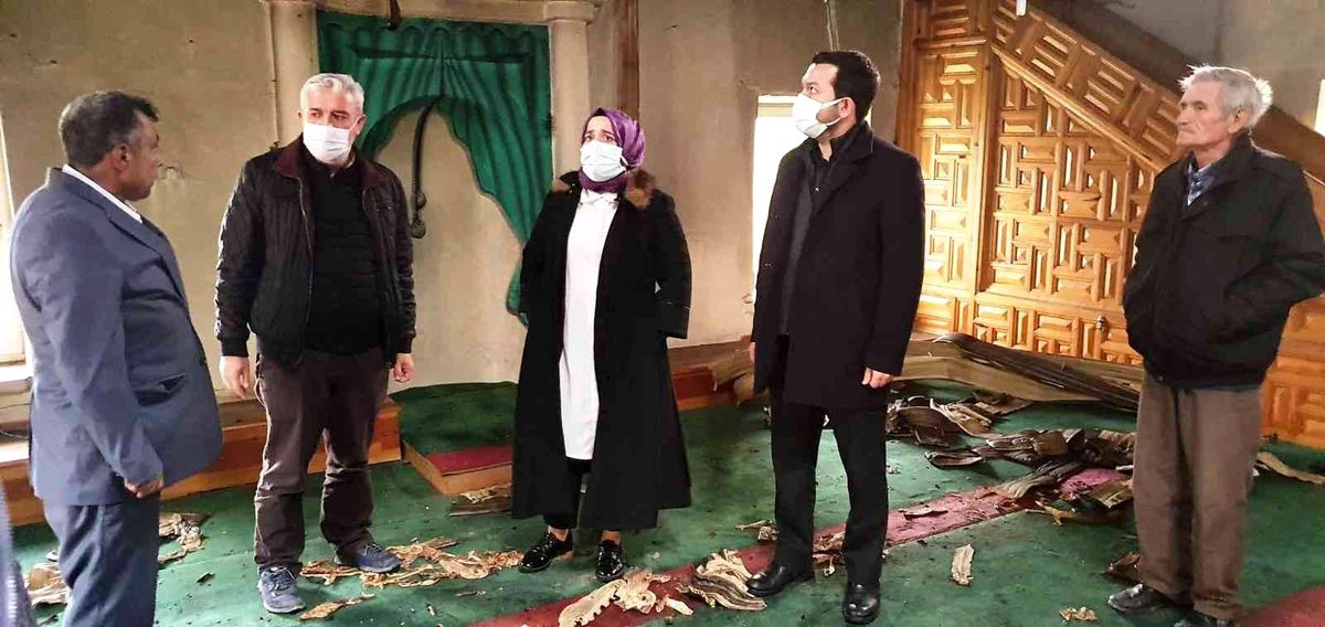 Kaymakam Özay, yangından zarar gören camide incelemelerde bulundu