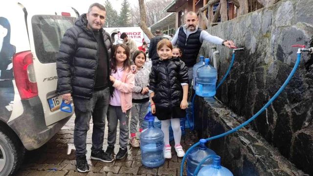 Bir damacana su 16 yerine 2.50 lira! Bursa'da kilometrelerce ucuz su kuyruğu