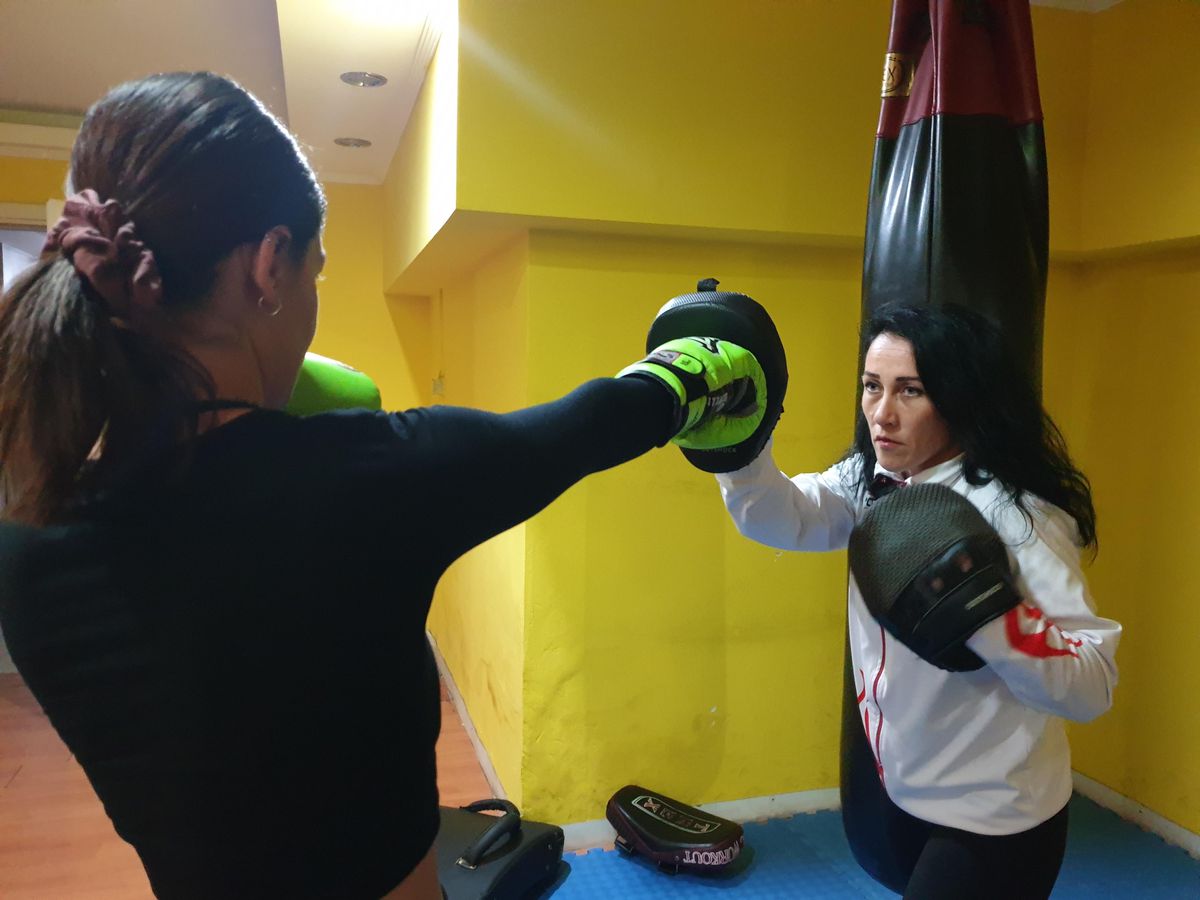 Kuşadası'nda kadınlara ücretsiz yakın dövüş eğitimi