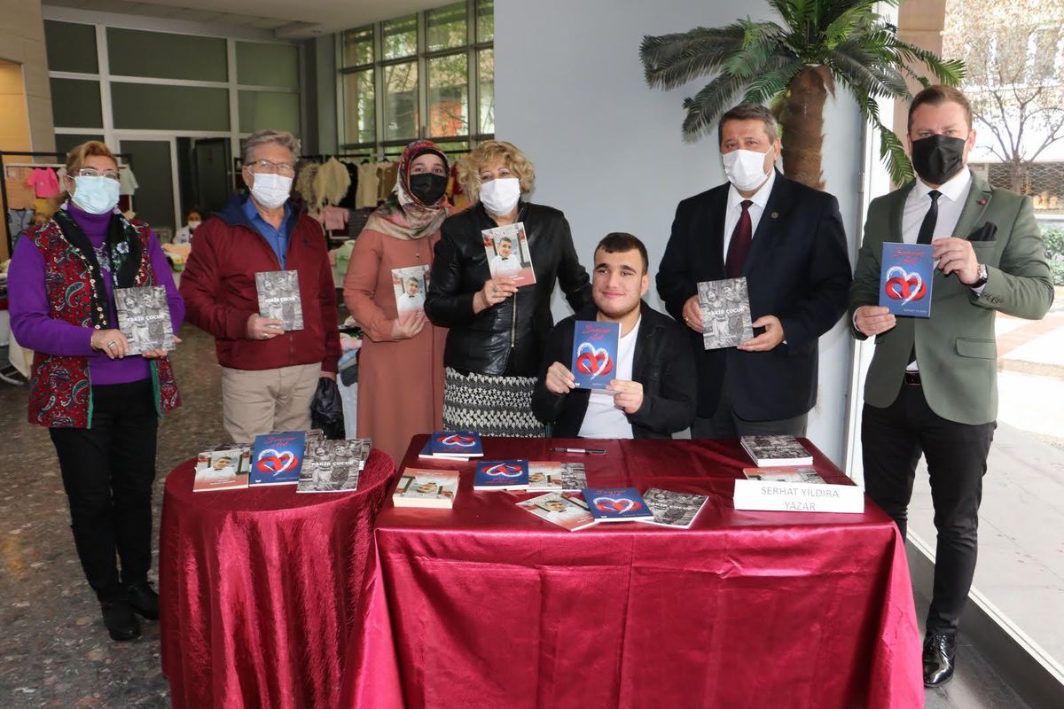 Manisa Büyükşehir'den Yazar Serhat Yıldıra'ya Destek