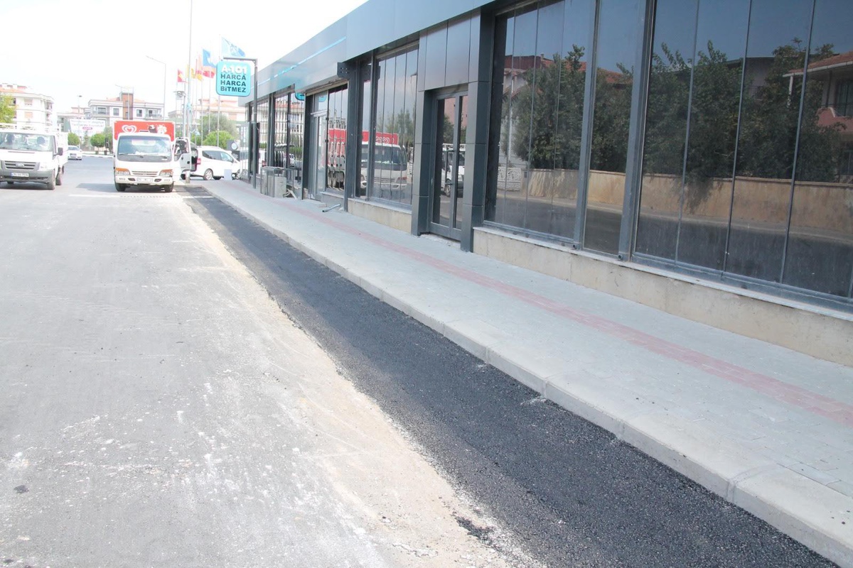 Menderes yollarında yama çalışması