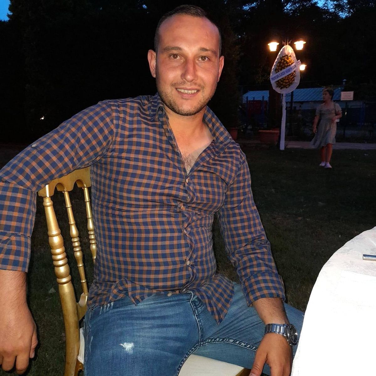 Motosikletiyle ağaca çarpıp öldü