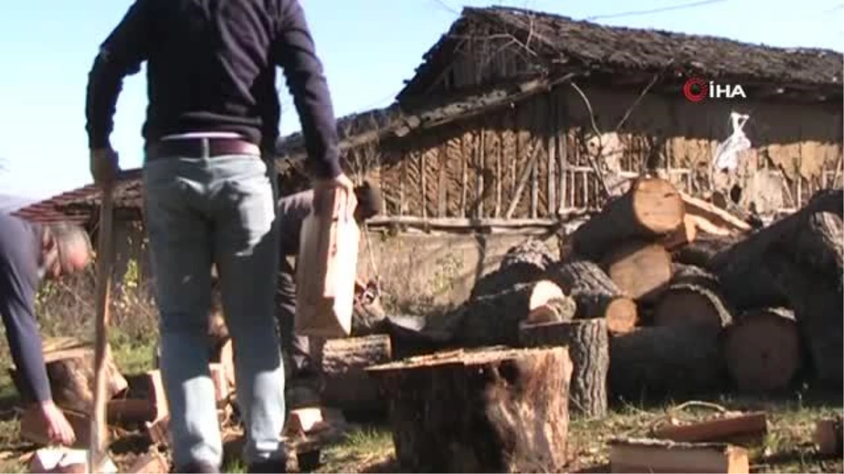 Öğrenciler üşümesin diye baltasını kapan okul müdürleri kampa koştu