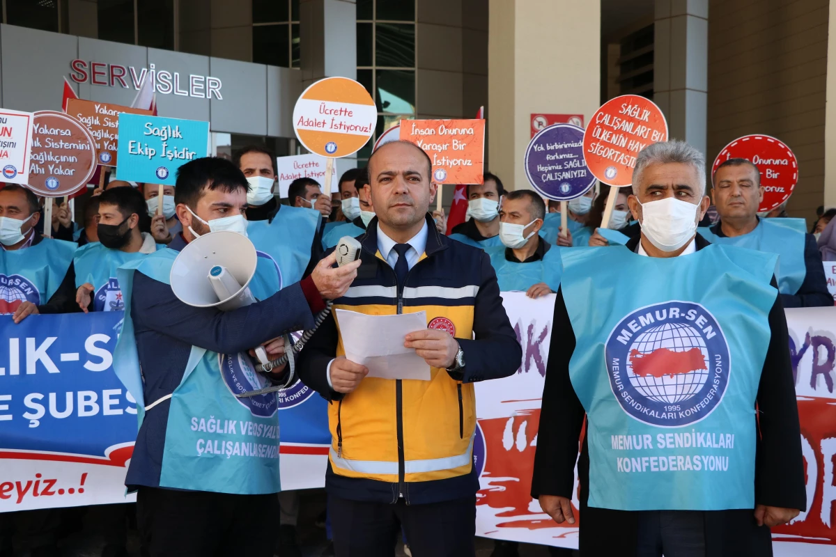 Sağlık-Sen üyesi sağlık çalışanları, Doğu Karadeniz\'de bir günlük iş bırakma eylemi yaptı