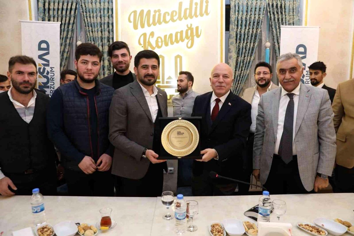 Sekmen, tecrübelerini gençlerle paylaştı