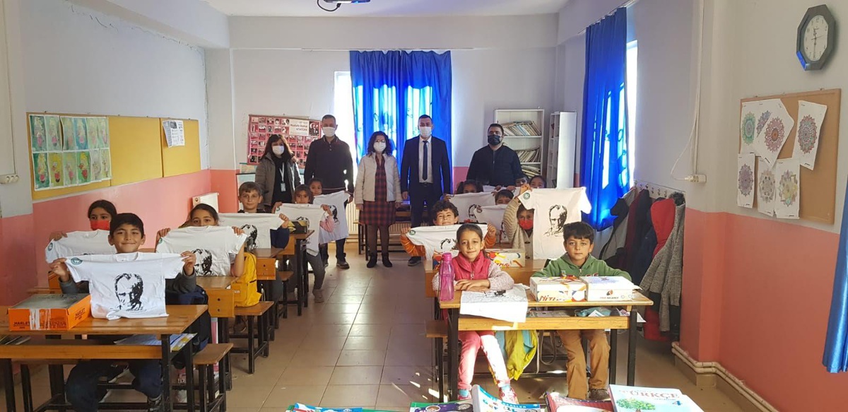 Soma\'da eğitime destek, çocukların yüzünü güldürdü