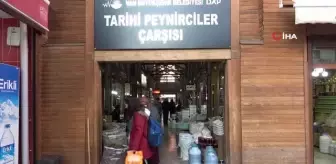 Tarihi Peynirciler Çarşısı esnafı kovboy kapı istiyor