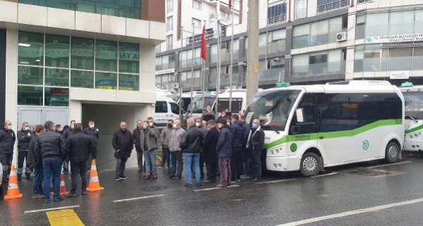 TEKİRDAĞ'DA GÜZERGAHLARI DEĞİŞTİRİLEN MİNİBÜSÇÜLERDEN EYLEM