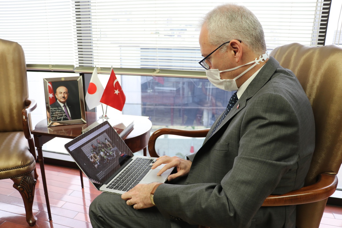 Türkiye\'nin Tokyo Büyükelçisi Güngen, AA\'nın "Yılın Fotoğrafları" oylamasına katıldı