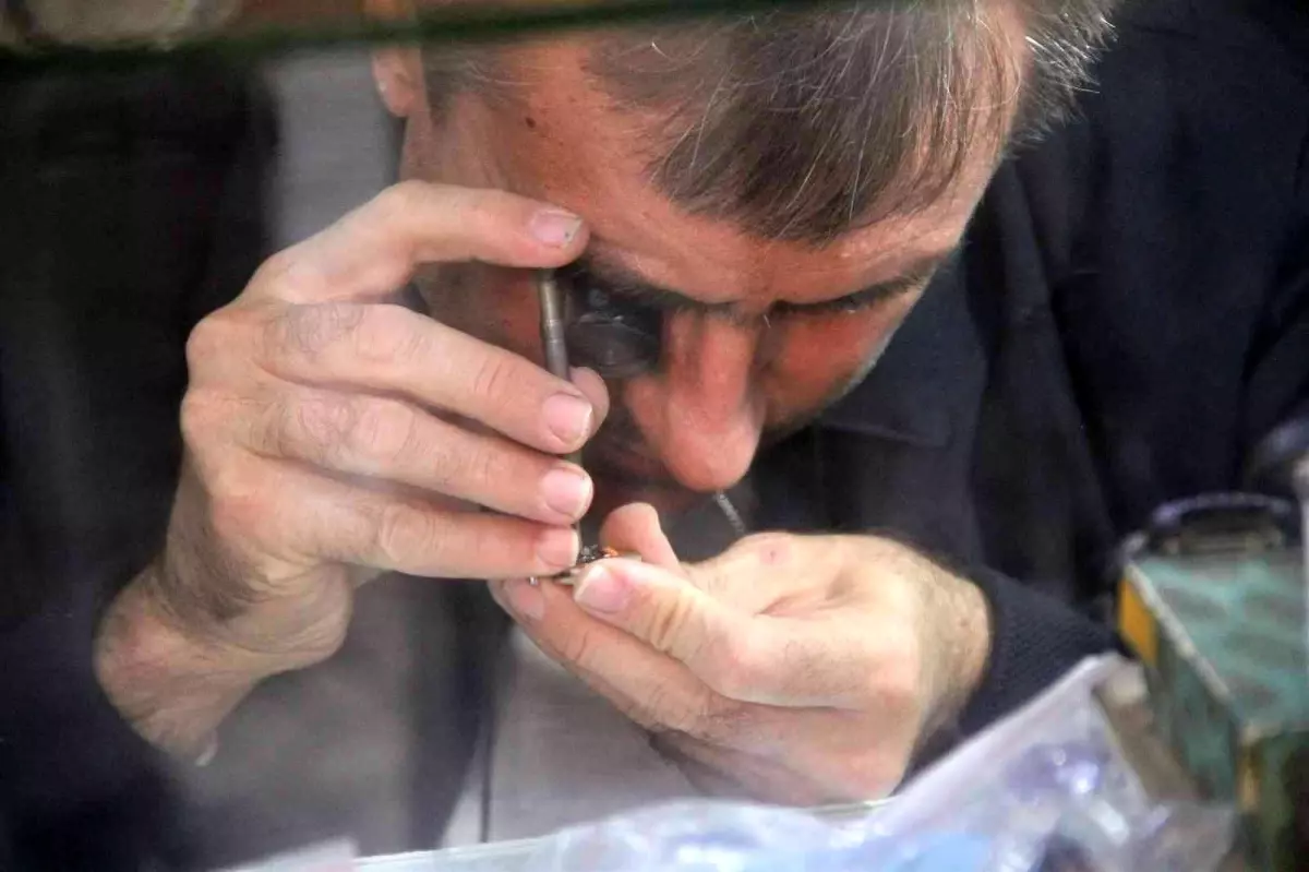 Yarım asırlık saat ustaları teknolojiye direniyor