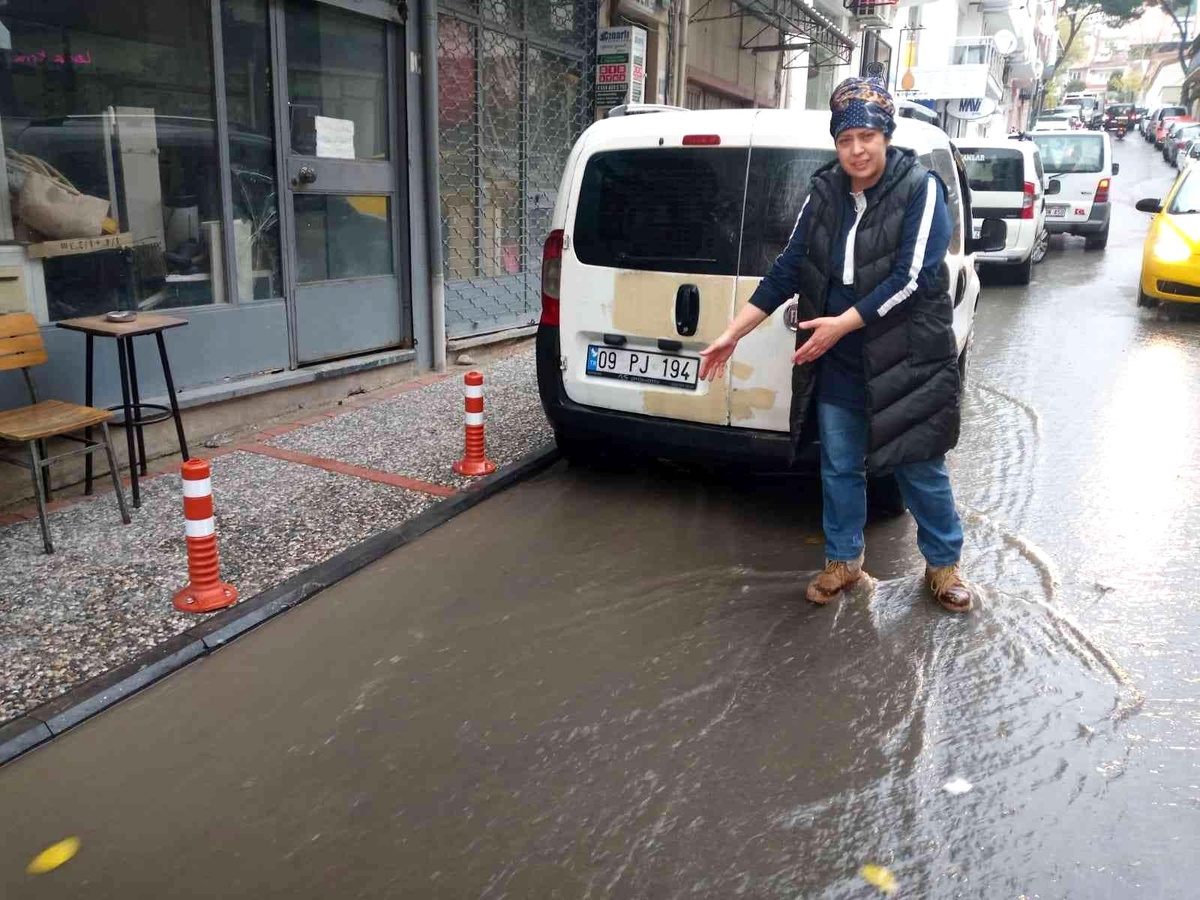 Yoldaki eğim, esnafı zor duruma soktu