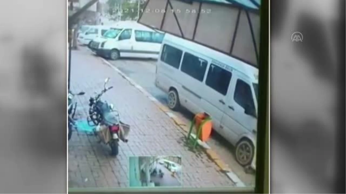 AFYONKARAHİSAR - Sokak köpeğine kötü muamele güvenlik kamerasında
