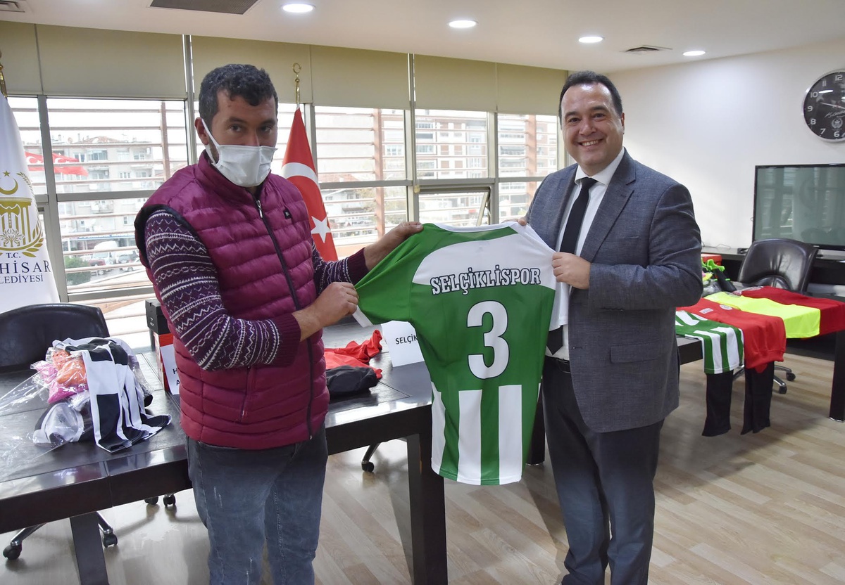Akhisar Belediyesi\'nden amatör spor kulüplerine malzeme desteği