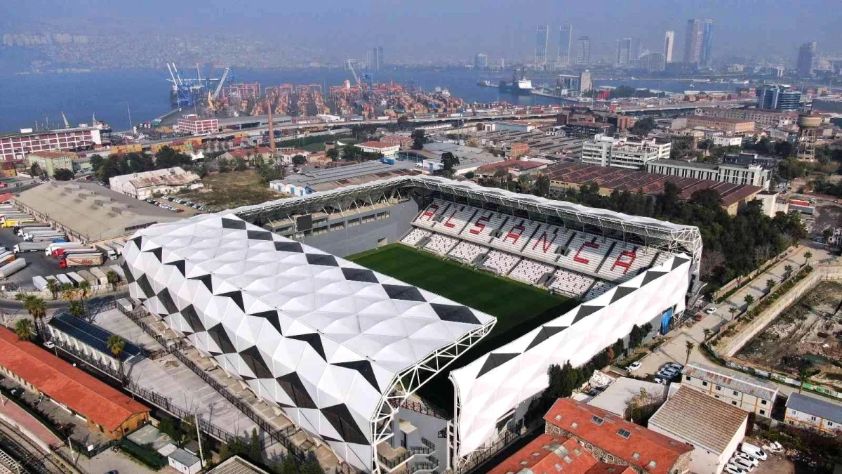 Alsancak Mustafa Denizli Stadyumu\'nda ilk maç heyecanı