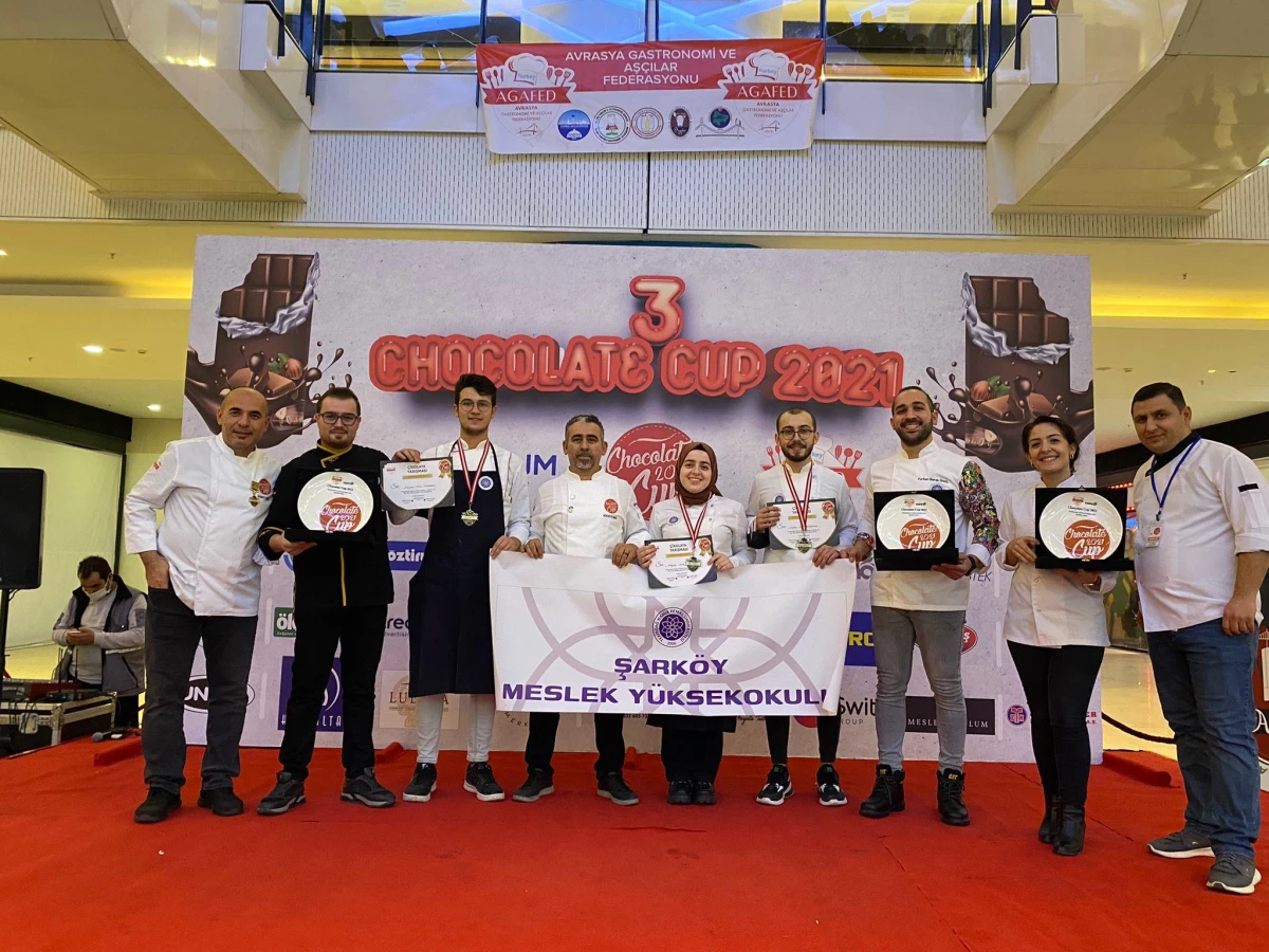Aşçı adayları öğrenciler İstanbul\'daki yarışmada birinci oldu