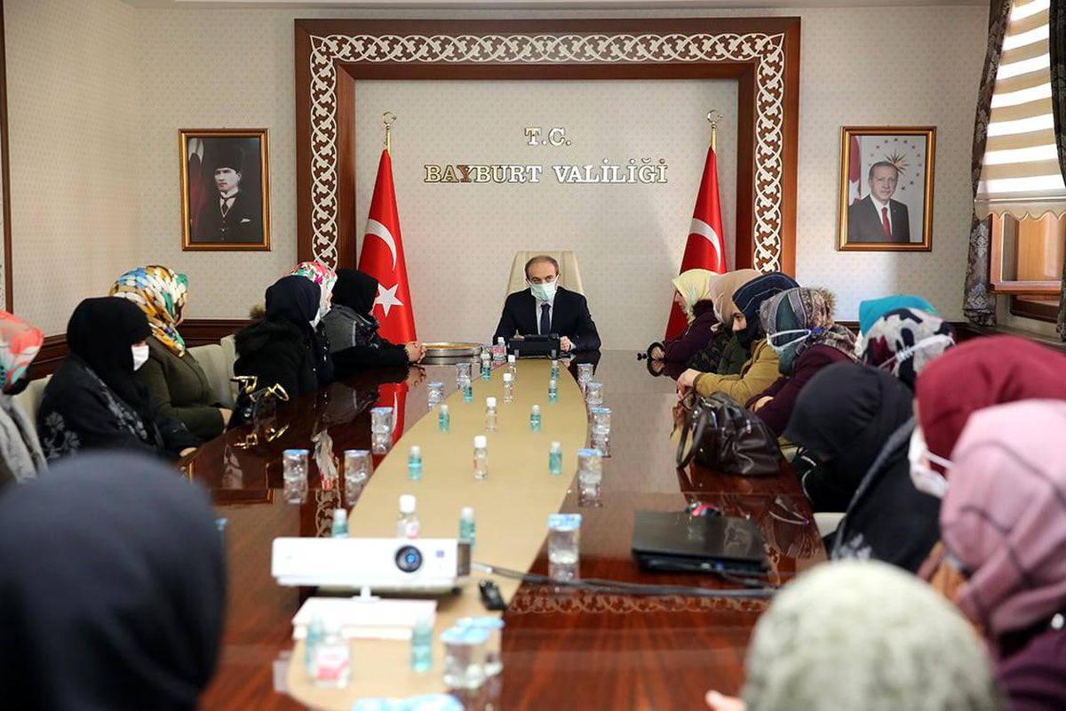 Bayburtlu Bacılar Kooperatifi üyeleri Vali Epcim\'le bilgi alışverişinde bulundu