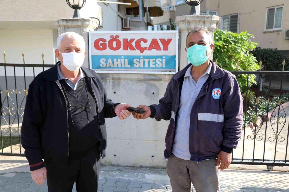 Belediye işçisinden örnek davranış