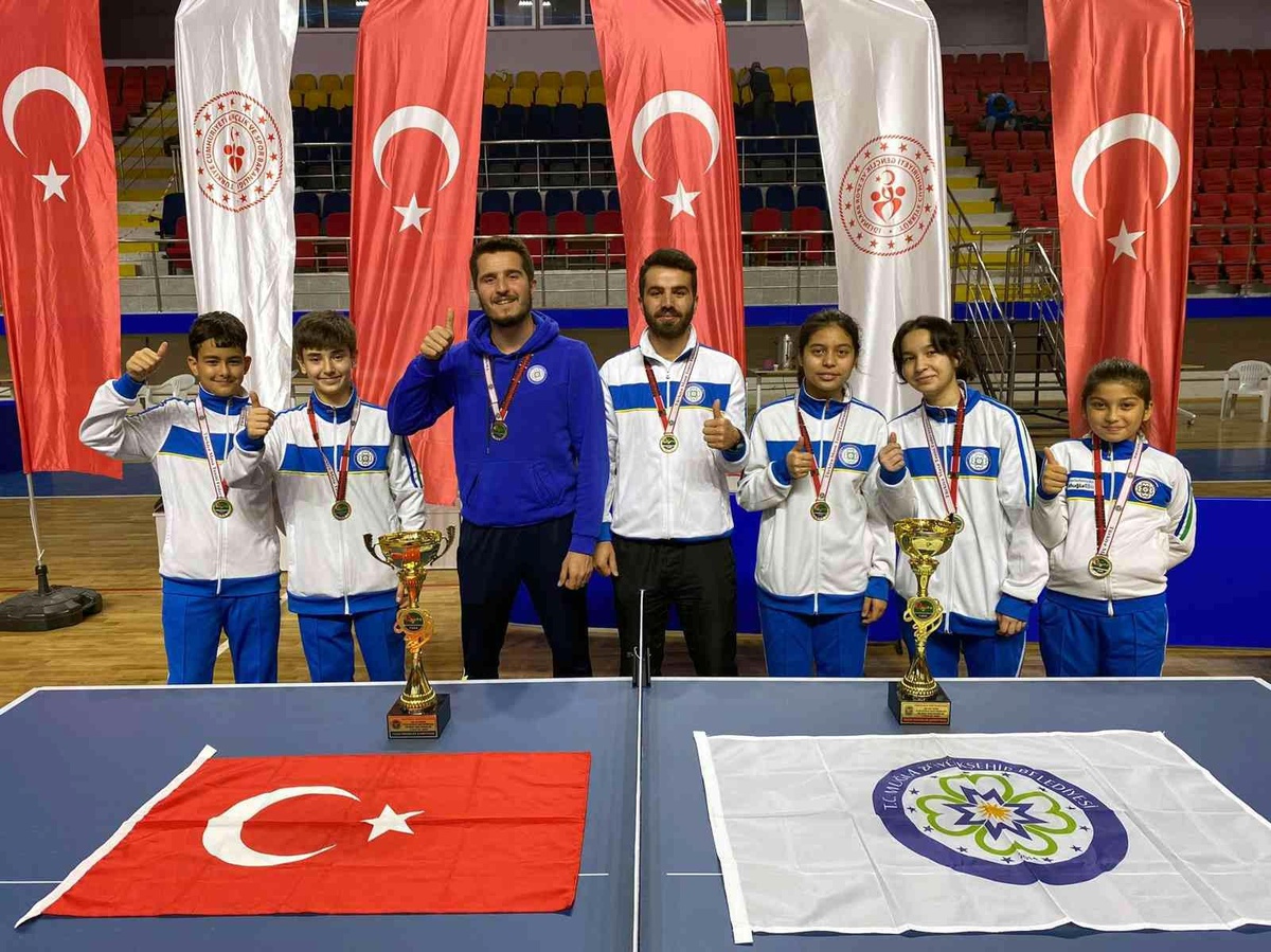 Büyükşehir Masa Tenisi takımı Ege bölge şampiyonu