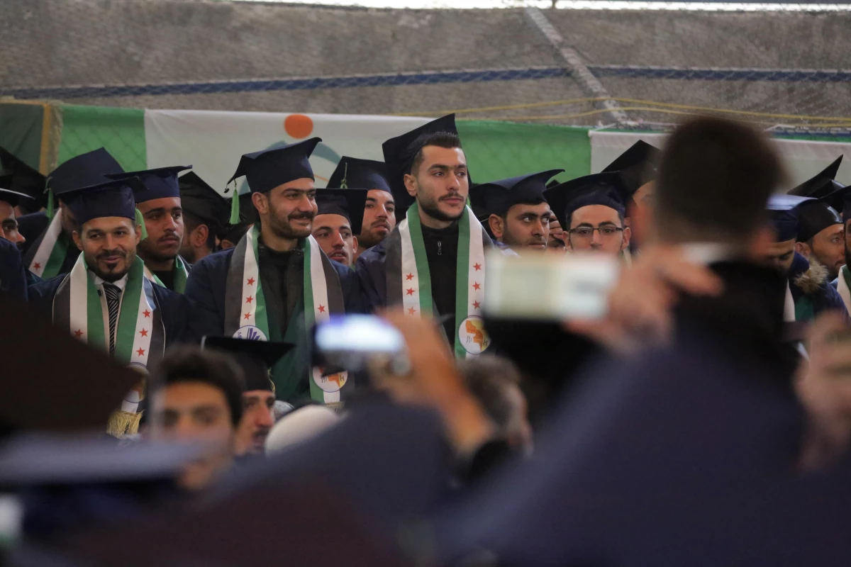 Fırat Kalkanı bölgesinde 762 üniversite öğrencisi mezuniyet sevinci yaşadı