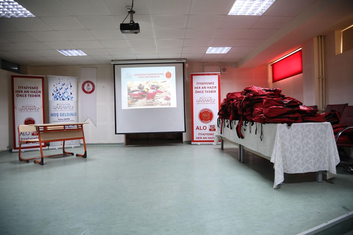 Gaziantep\'te olası bir deprem ihtimaline karşı gençlere eğitimin ilk adresi İslâhiye