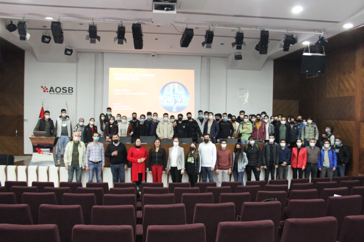 GED Başkanı Esra Özden, üniversite öğrencilerine seminer verdi
