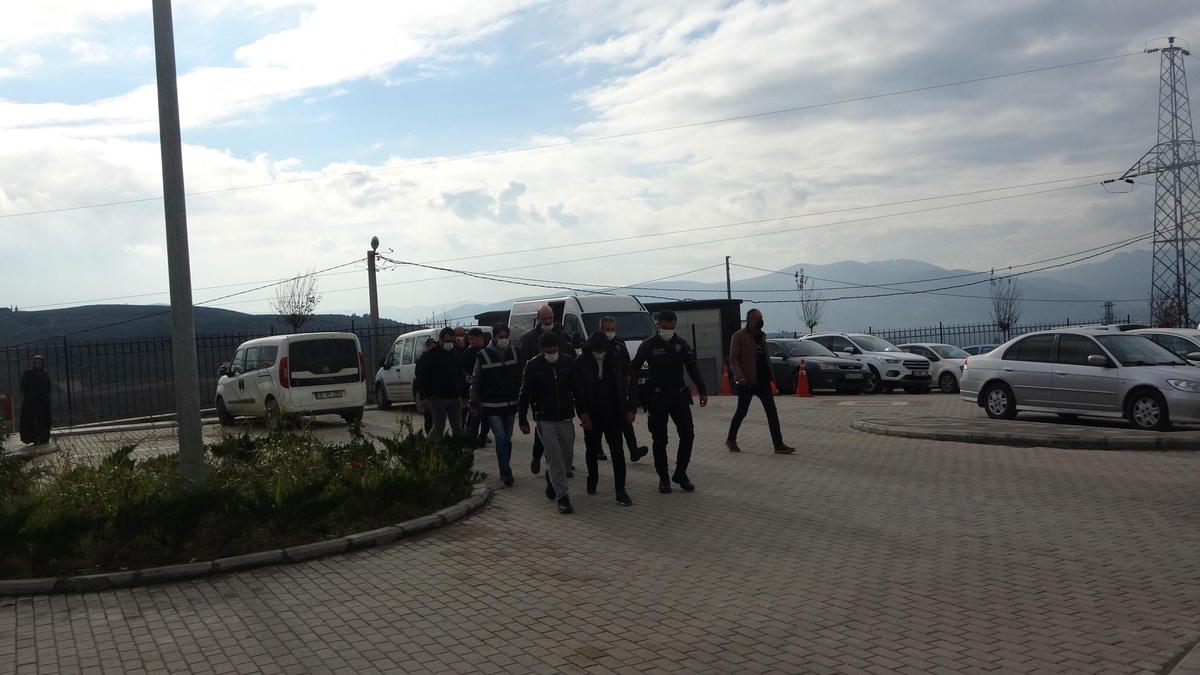 Gemlik\'te hırsızlık şüphelisi 5 kişi yakalandı