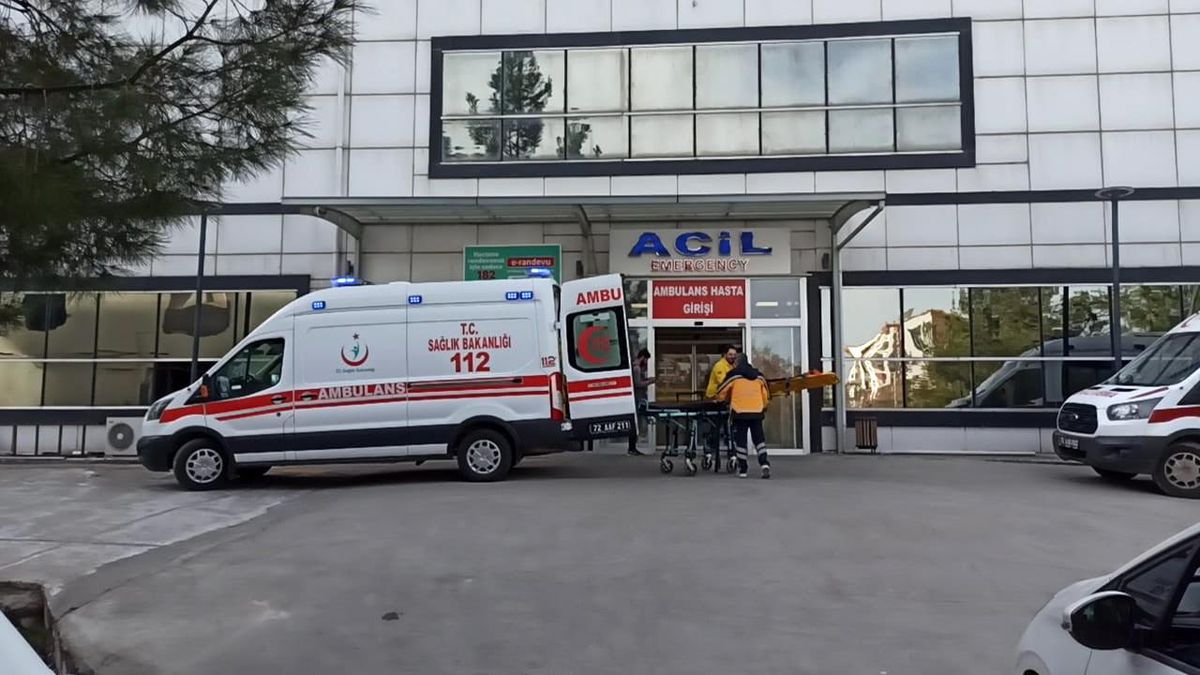 Gercüş\'te inşaat iskelesinden düşen işçi yaralandı