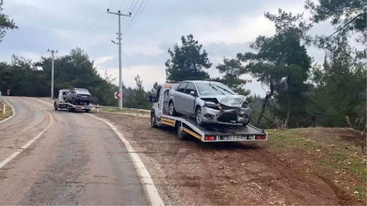 Son dakika haberi! İKİ OTOMOBİL KAFA KAFAYA ÇARPIŞTI 1 ÖLÜ, 2 YARALI