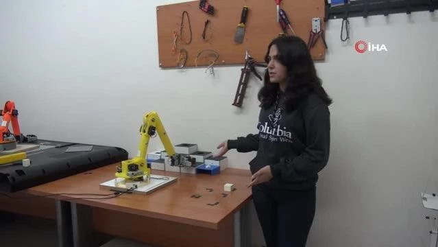 Kız öğrencilerin robot kol başarısı