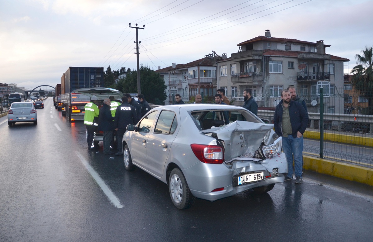 Kocaeli\'de tırla otomobilin karıştığı kazada 1 kişi yaralandı