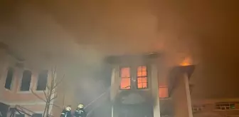 Tarihi binada çıkan yangın söndürüldü