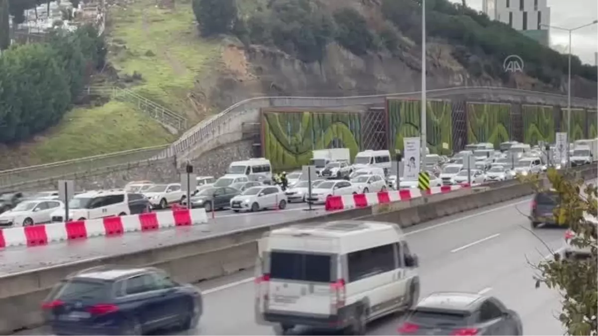 Maltepe\'deki yol çalışması trafikte yoğunluğa neden oldu