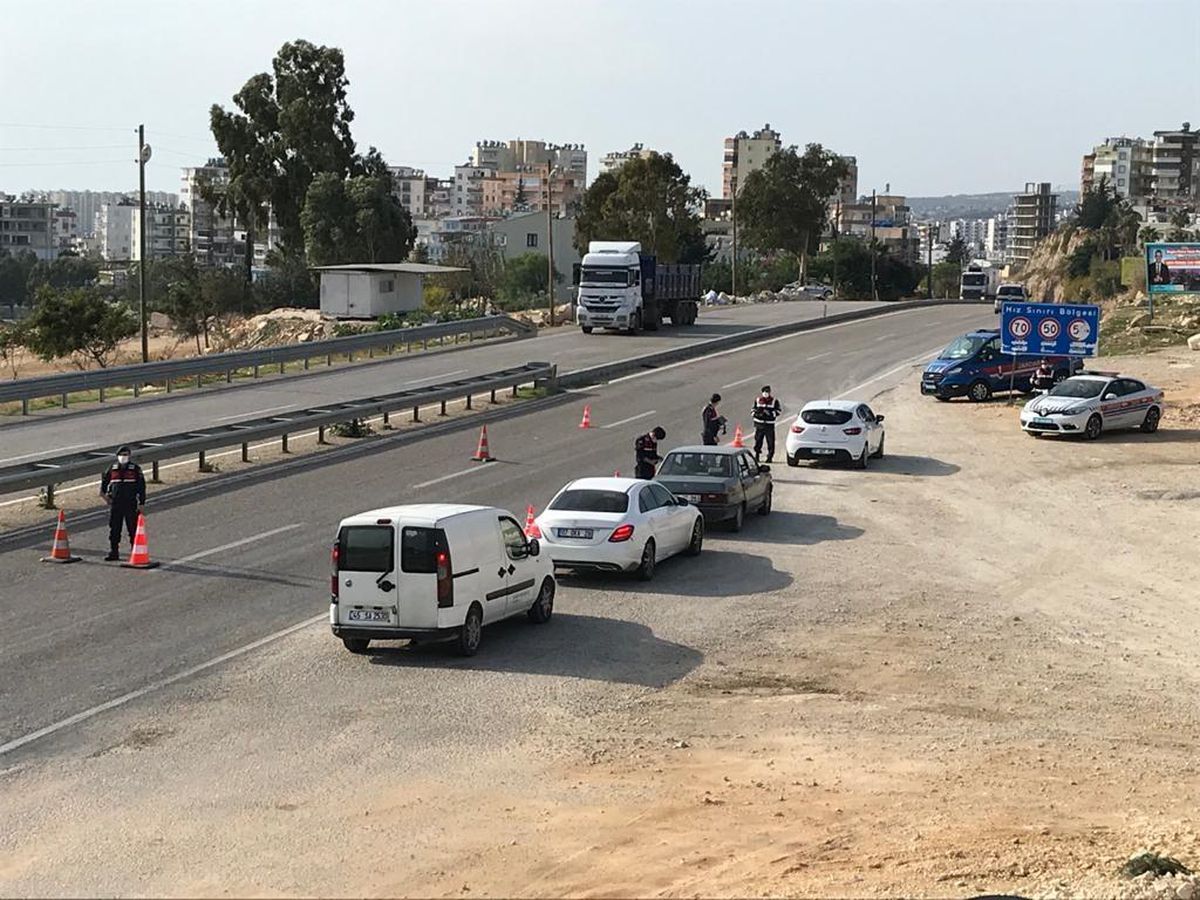 Mersin\'de çeşitli suçlardan aranan 12 zanlı tutuklandı