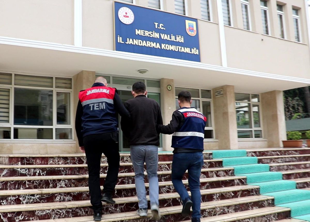 Mersin merkezli terör operasyonunda yakalanan 4 zanlıdan biri tutuklandı
